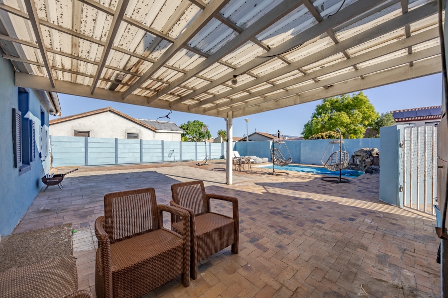 4 Bedroom Property for Sale in Bothasig Western Cape